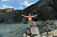 montagne e mascolinit - ghiacciaio che scatta foto di uomini e montagne