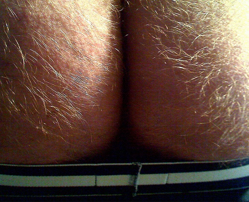 CloseUpMEN hairy bare ass DaliKissMEN project