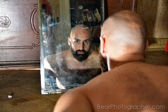 HomePhotoShootMEN project - strong musclebear photography